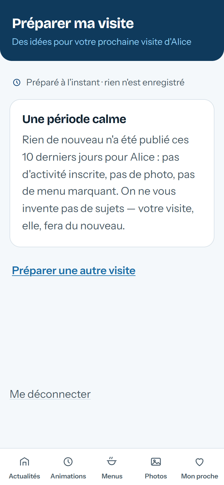 Résultat de la fonction "Préparer ma visite" dans l'application famille : sous la mention "Préparé à l'instant, rien n'est enregistré", une carte blanche titrée "Une période calme" explique que rien de nouveau n'a été publié ces dix derniers jours et conclut "On ne vous invente pas de sujets — votre visite, elle, fera du nouveau", suivie du lien "Préparer une autre visite".