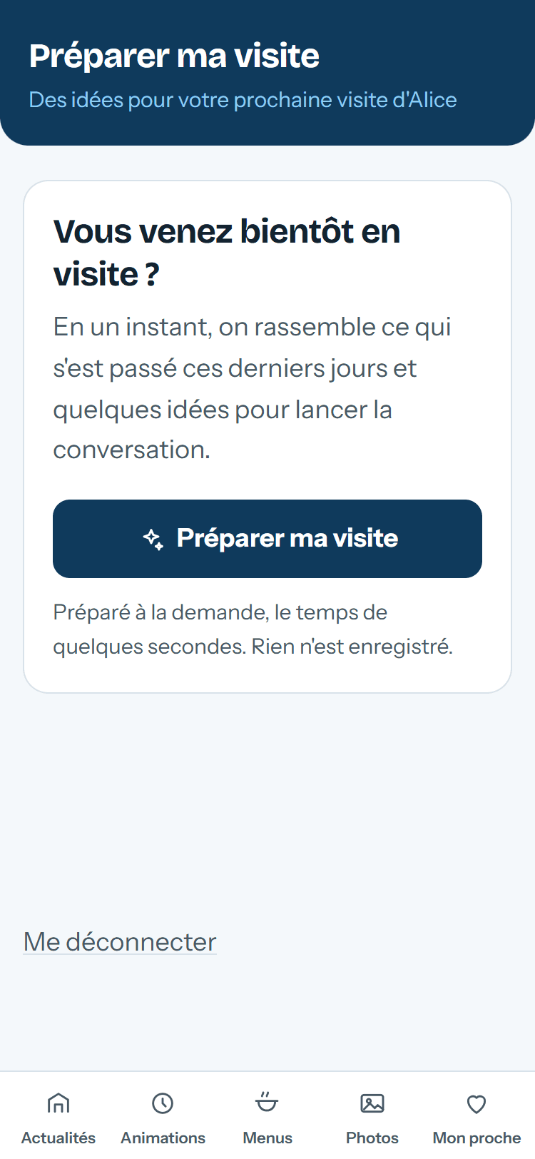 Écran « Préparer ma visite » de l’application famille sur téléphone : un bandeau marine annonce des idées pour la prochaine visite d’Alice, puis une carte blanche propose de rassembler ce qui s’est passé ces derniers jours.